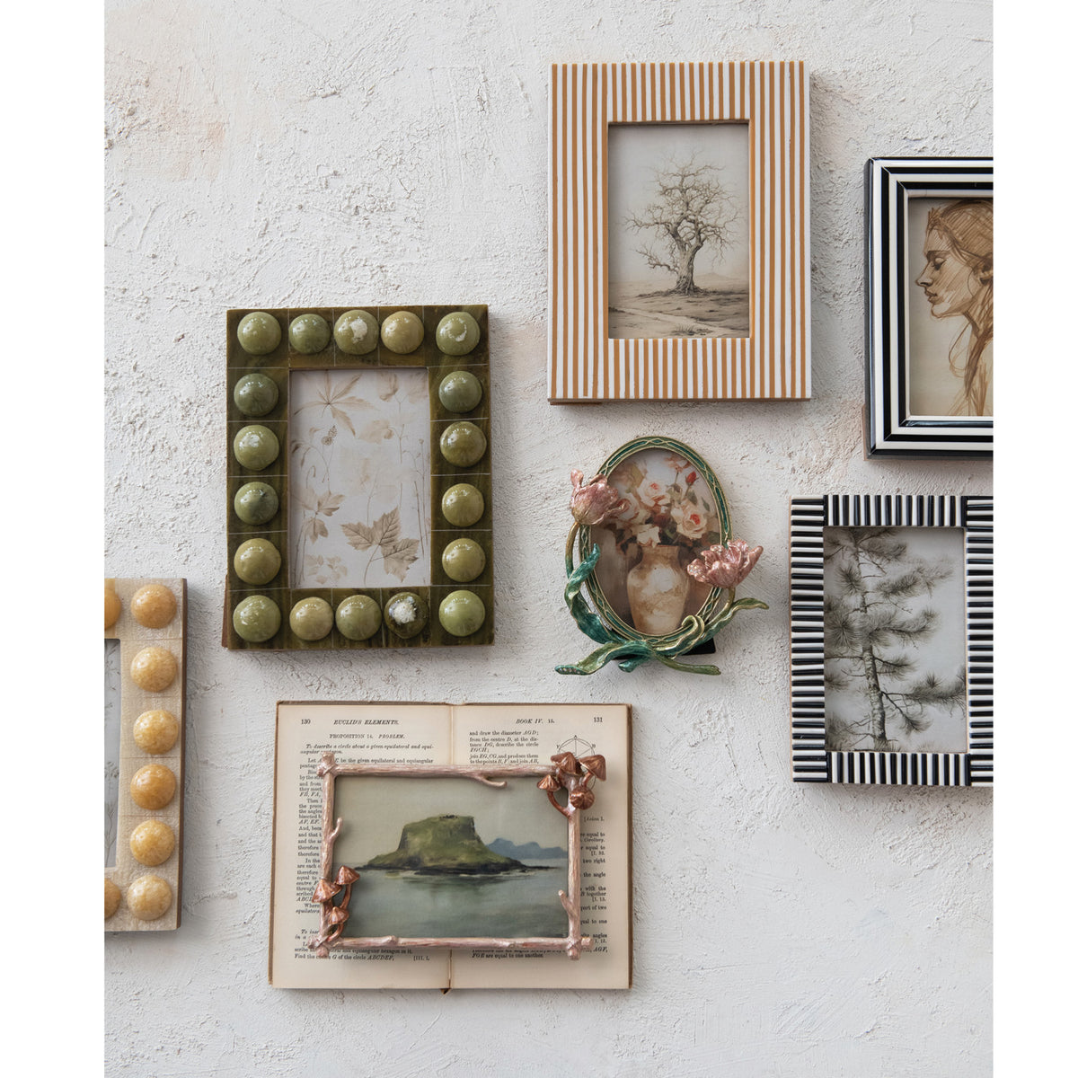 Marbled Resin Bobbin Frame